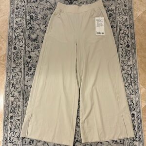 Brand new Lululemon size small stretch woven wide leg, high-rise crop pants